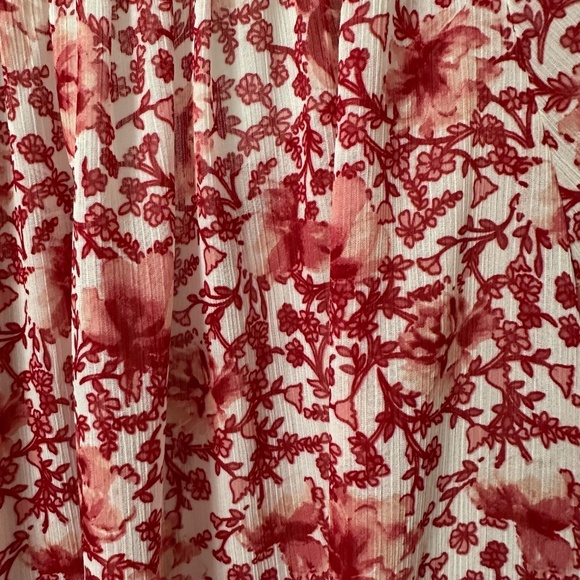 BB Dakota by Steve Madden Red/Pink Floral V Neck Peasant Top Women’s Medium - Picture 9 of 16